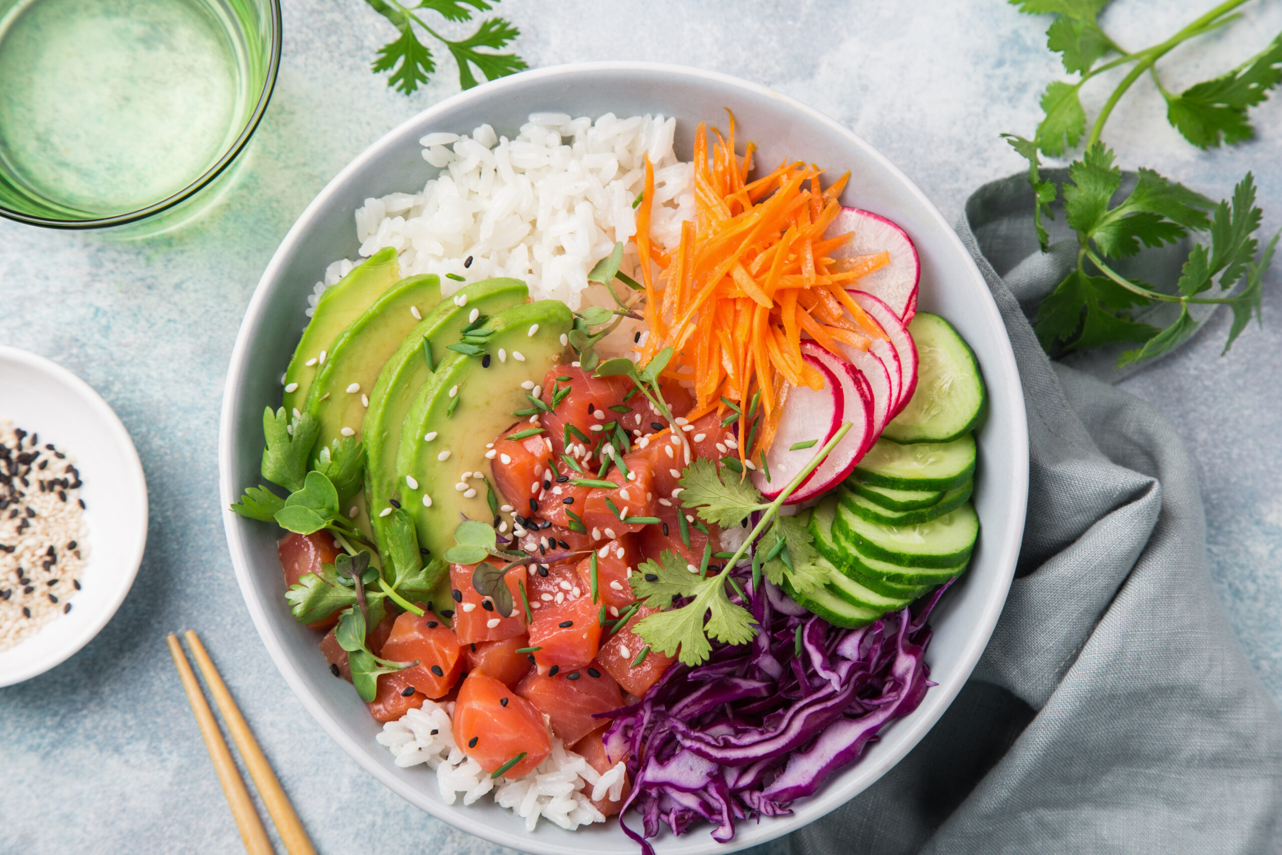 salmon poke bowl (avocado, salmon, carrot, cucumber, red cabbag