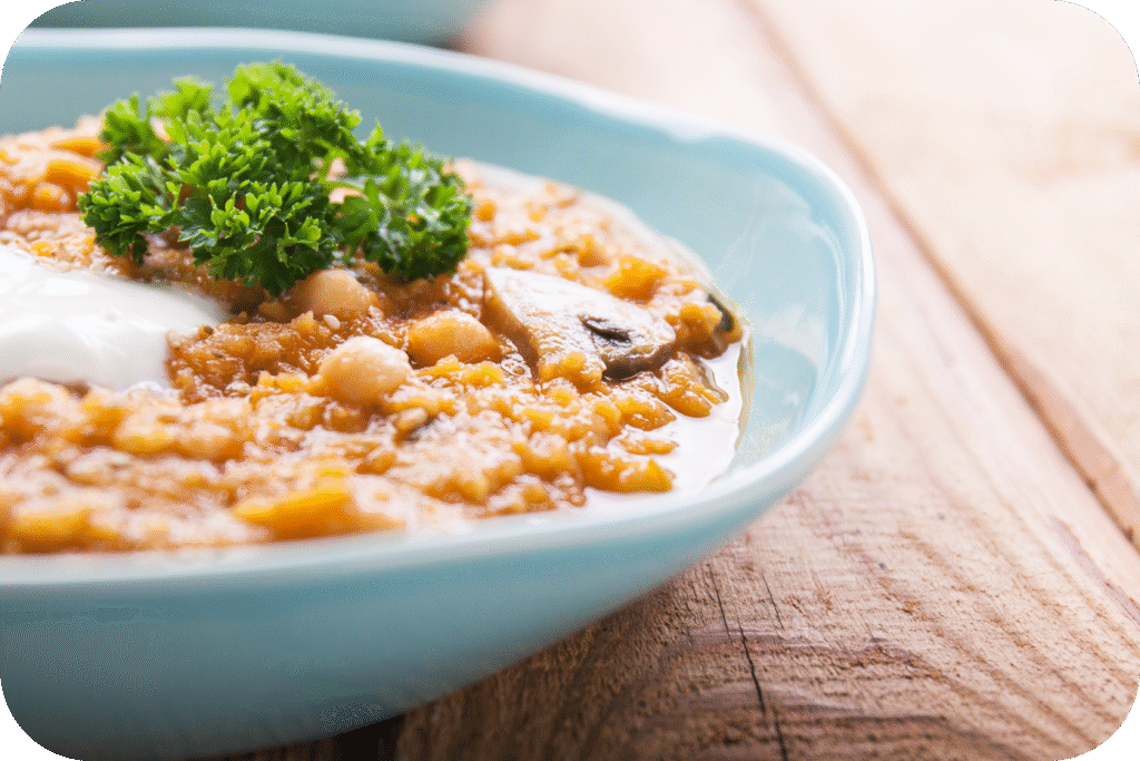 Por que sentimos mais fome no inverno? 2 bowl potatoes with vegetables modified 1