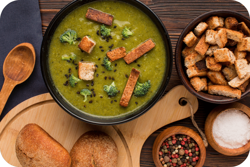 Por que sentimos mais fome no inverno? 1 top view bowl with winter broccoli soup croutons modified