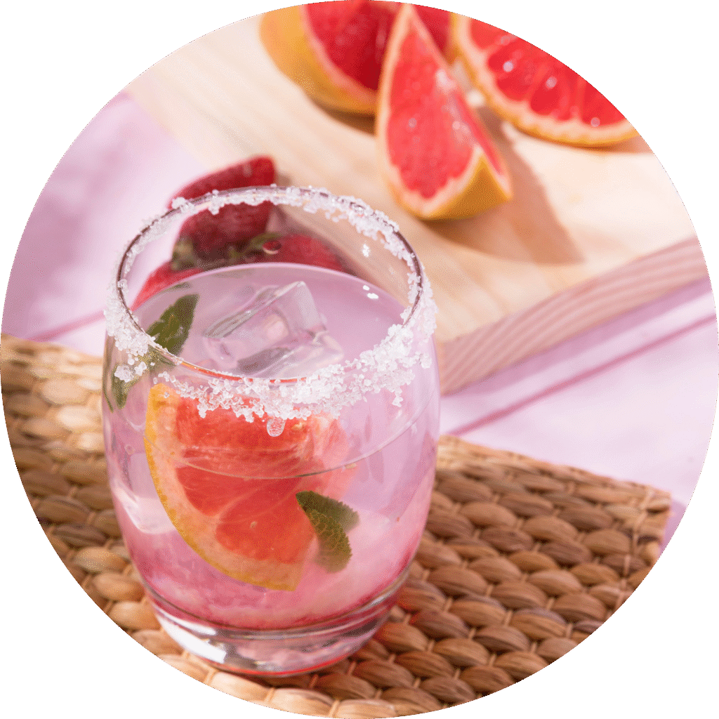 Dia Internacional da Tequila: uma dose da cultura mexicana 2 grapefruit strawberry cold drink modified 1