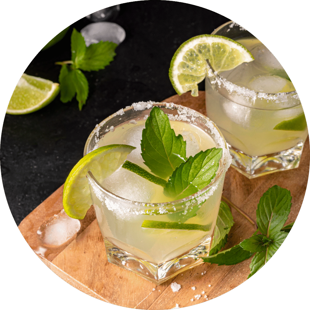 Dia Internacional da Tequila: uma dose da cultura mexicana 3 high angle tasty beverage with lime modified