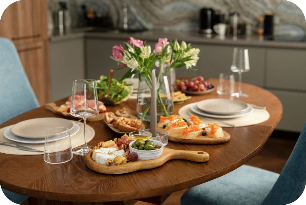 BigPrimavera: 5 harmonizações de queijos e vinhos para aproveitar a estação 1 arranjo de comida saborosa de alto angulo modified