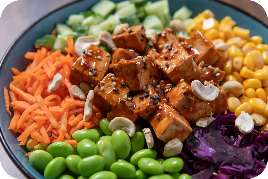 Dia Mundial do Vegetarianismo: de onde surgiu essa forma de se alimentar? 3 healthy buddha bowl with vegetables modified